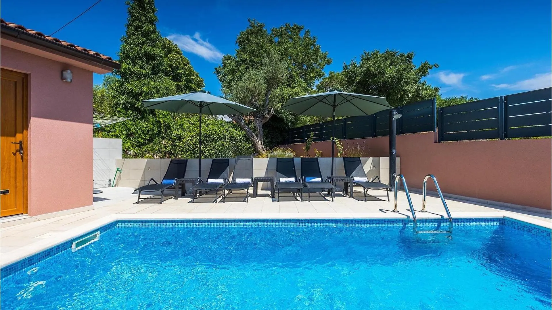 Villa Martulin Pula 0*,  Croatia