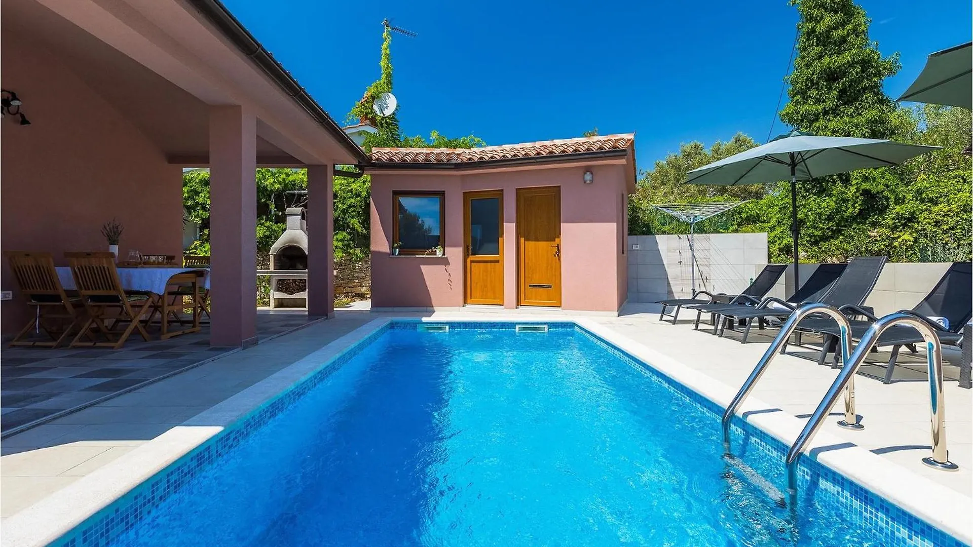 Villa Martulin Pula 0*,  Croatia