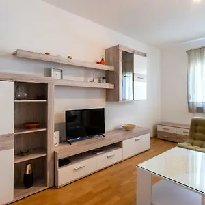Appartamento Anna With Free Private Parking, Pola